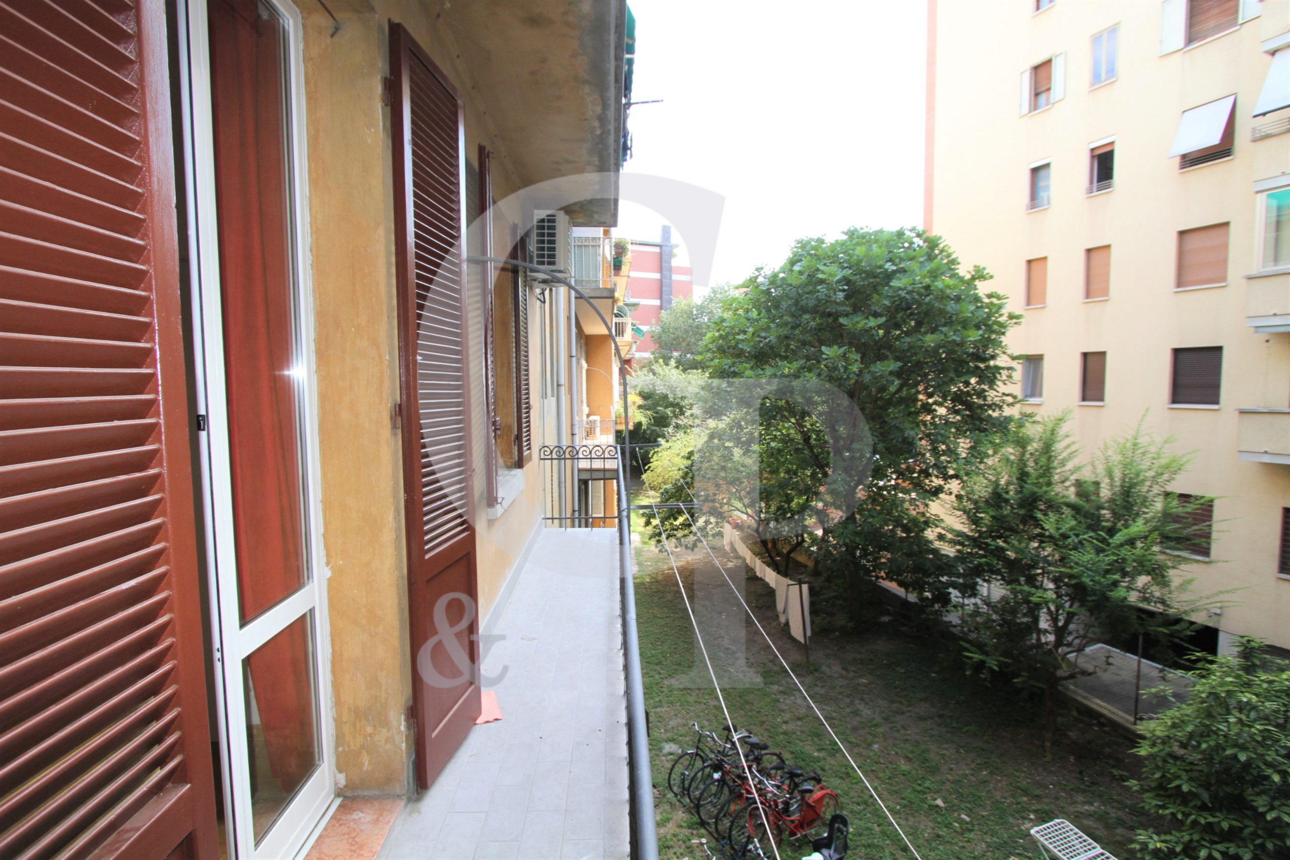 Bologna, Bilocale con balcone (Via Santa Croce – Centro) – Affitto