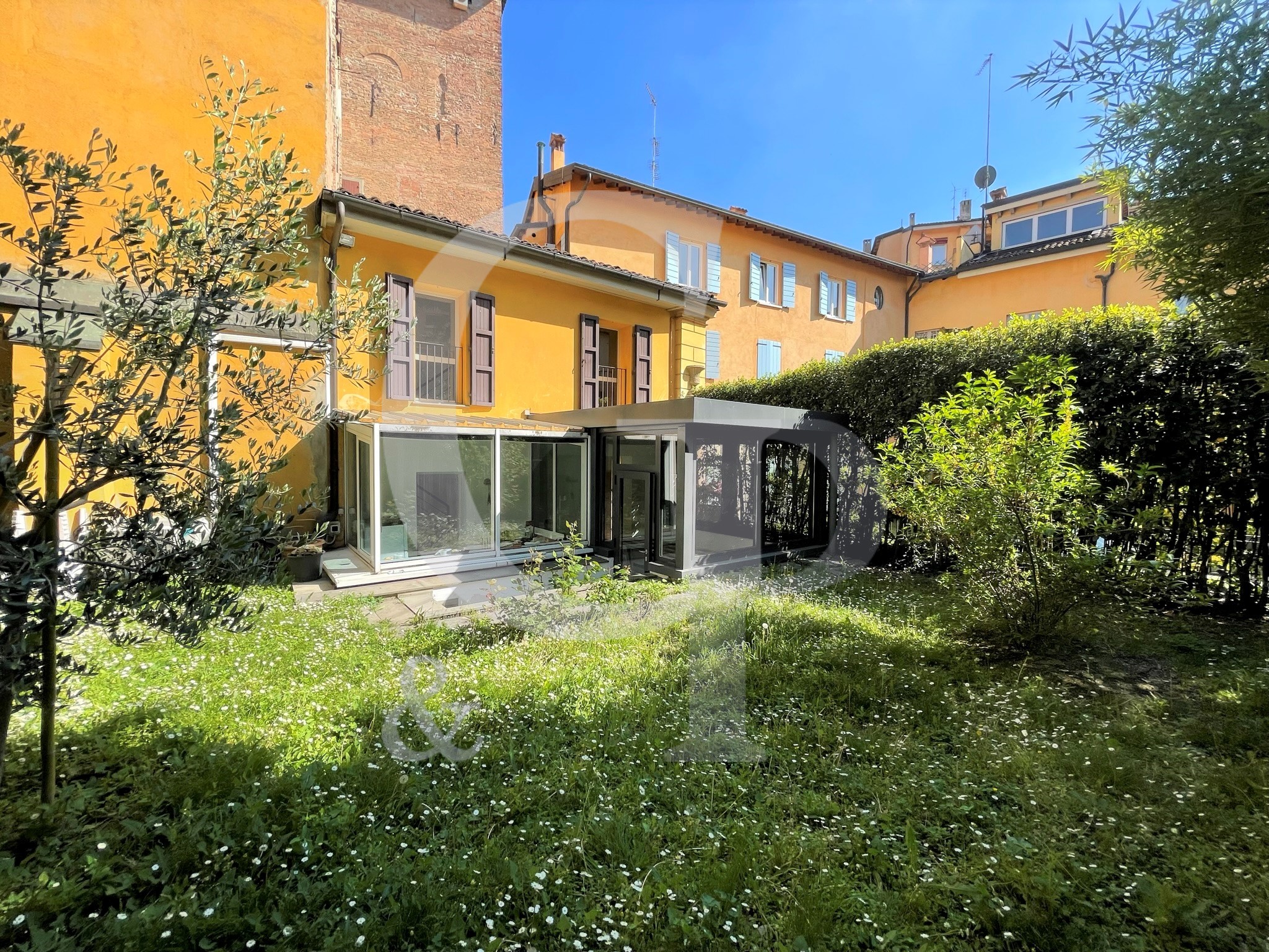 Bologna, Appartamento con giardino privato (Via Saragozza, centro) – Affitto