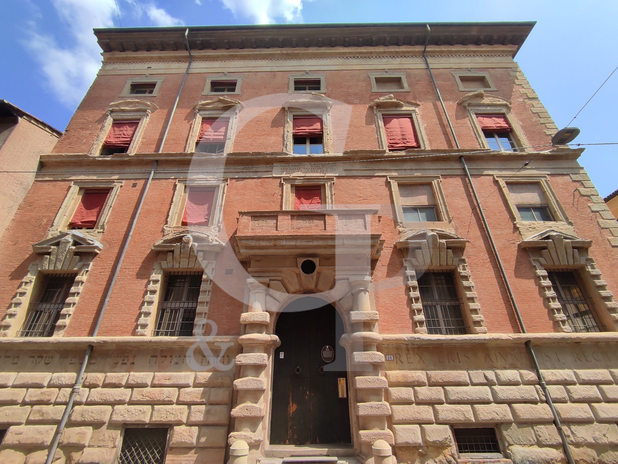 Bologna, Affascinante mansarda ristrutturata (Via Goito, centro) – Vendita