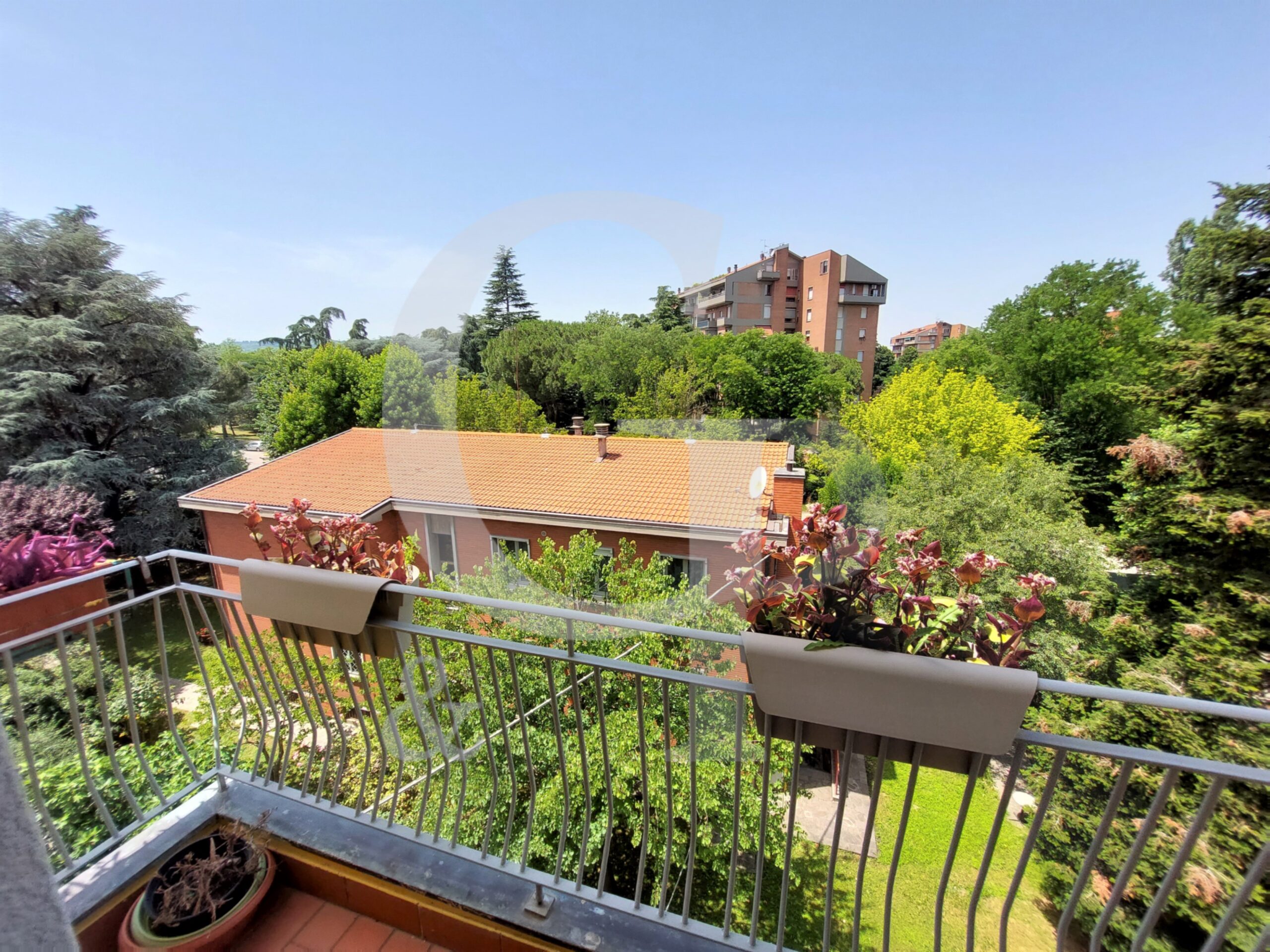 San Lazzaro di Savena (Bo), Appartamento su due livelli con terrazzo e posti auto (Via Casanova) – Vendita